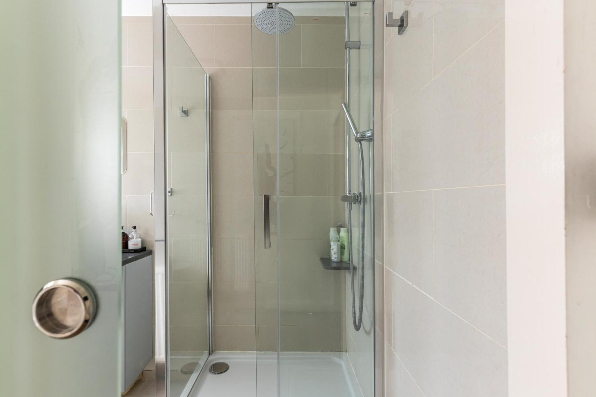 King Studio Apartment With Garden And Parking Ealing Dış mekan fotoğraf