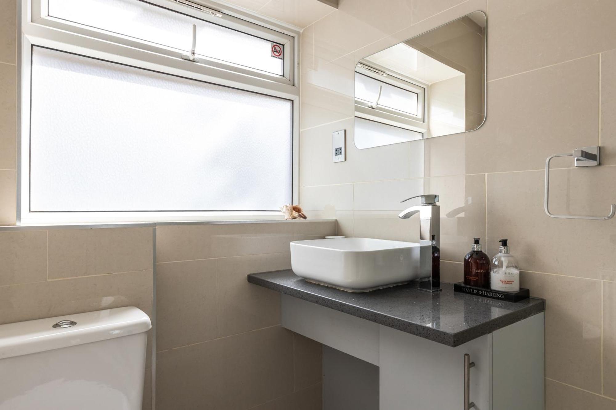 King Studio Apartment With Garden And Parking Ealing Dış mekan fotoğraf
